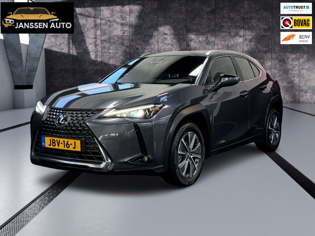 Lexus UX - 300e Business Line 73 kWh | 1927KM | Nieuwe Auto | 06-2025 | Camera | Alcantara | SOH 100% - AutoWereld.nl