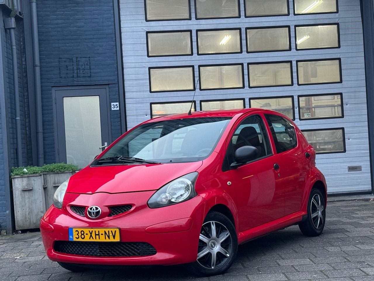 Toyota Aygo - 1.0-12V | 5-DEURS | CARPLAY | N.A.P - AutoWereld.nl