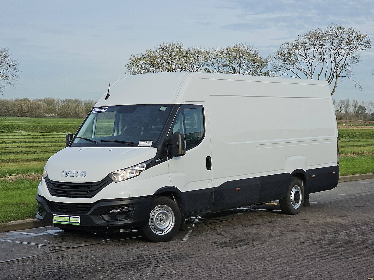 Iveco Daily - 35S16V 2.3 L4H2 Automaat Airco Vleugeldeuren 3 Zits Euro6 156 PK! - AutoWereld.nl