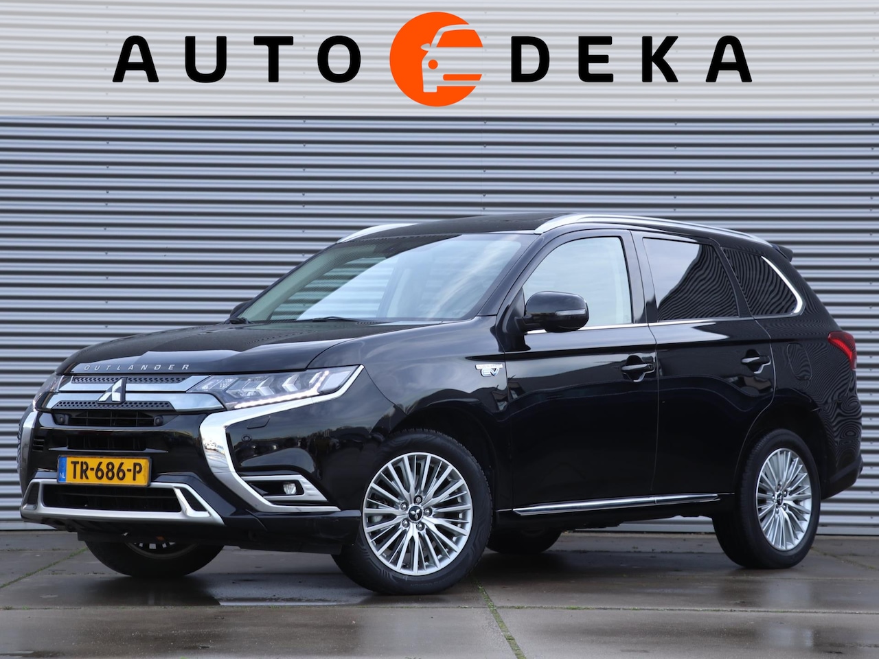 Mitsubishi Outlander - 2.4 PHEV Intense+ *1e Eigenaar*Schuifdak*Trekhaak* - AutoWereld.nl