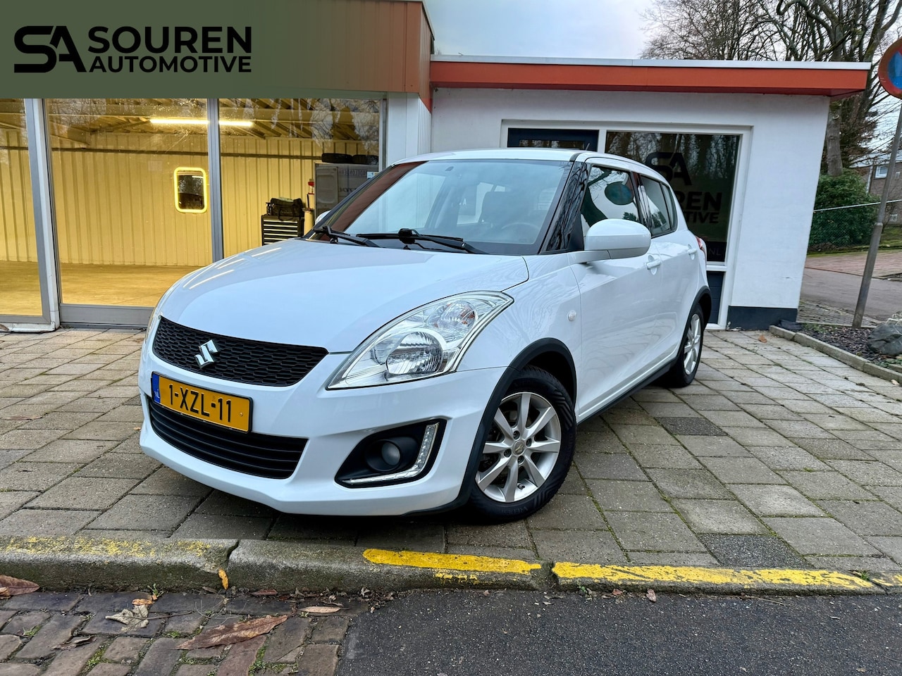 Suzuki Swift - 1.2 Dynamic EASSS / Stoelverwarming / Cruiscontrol / Airco / Electro Ramen / LM. Velg - AutoWereld.nl