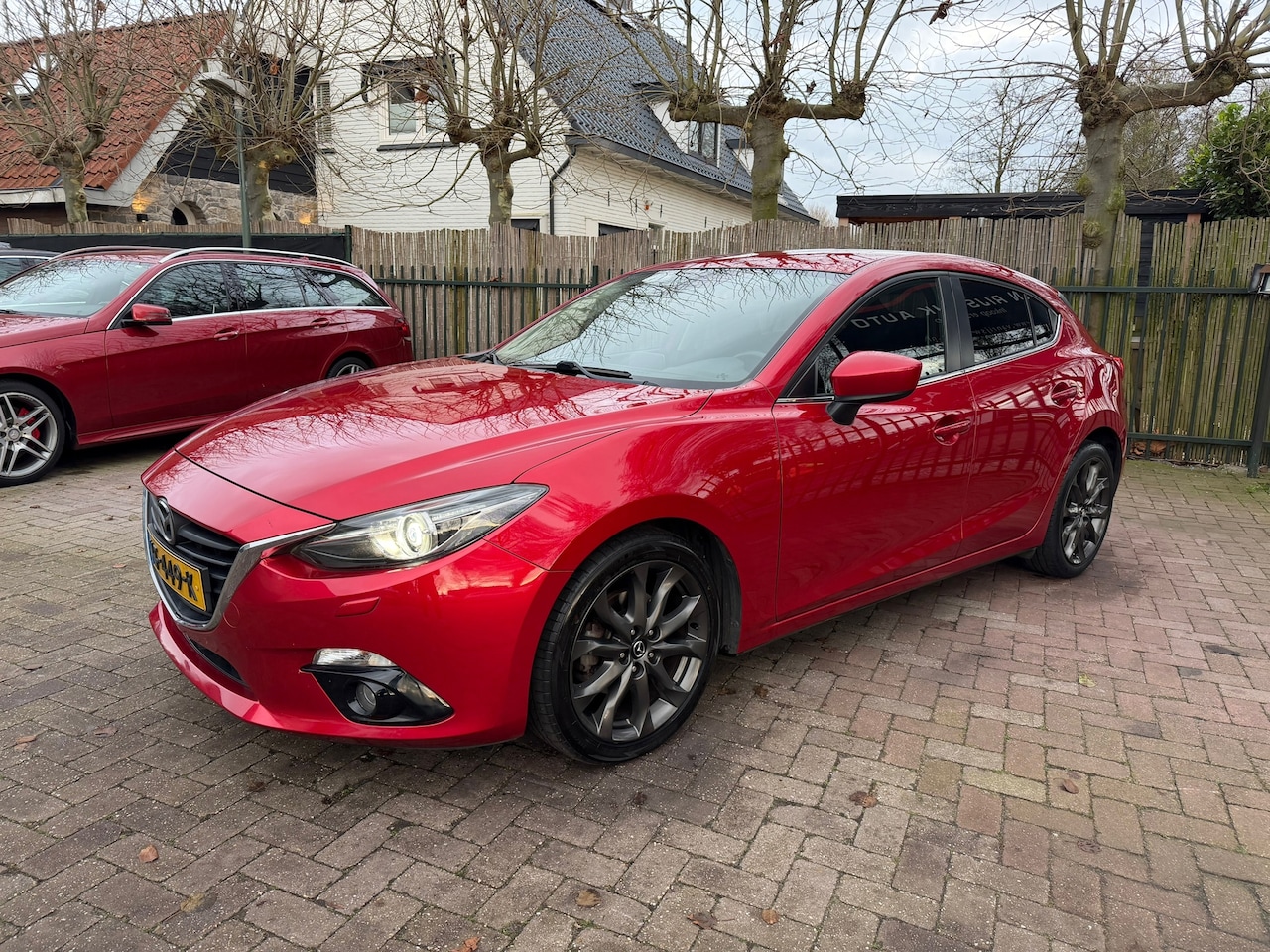 Mazda 3 - 2.0 GT-M Line Bi-Xenon Clima Cruise Navi Camera DAB+ Stoelverw. APK 08-2026 - AutoWereld.nl