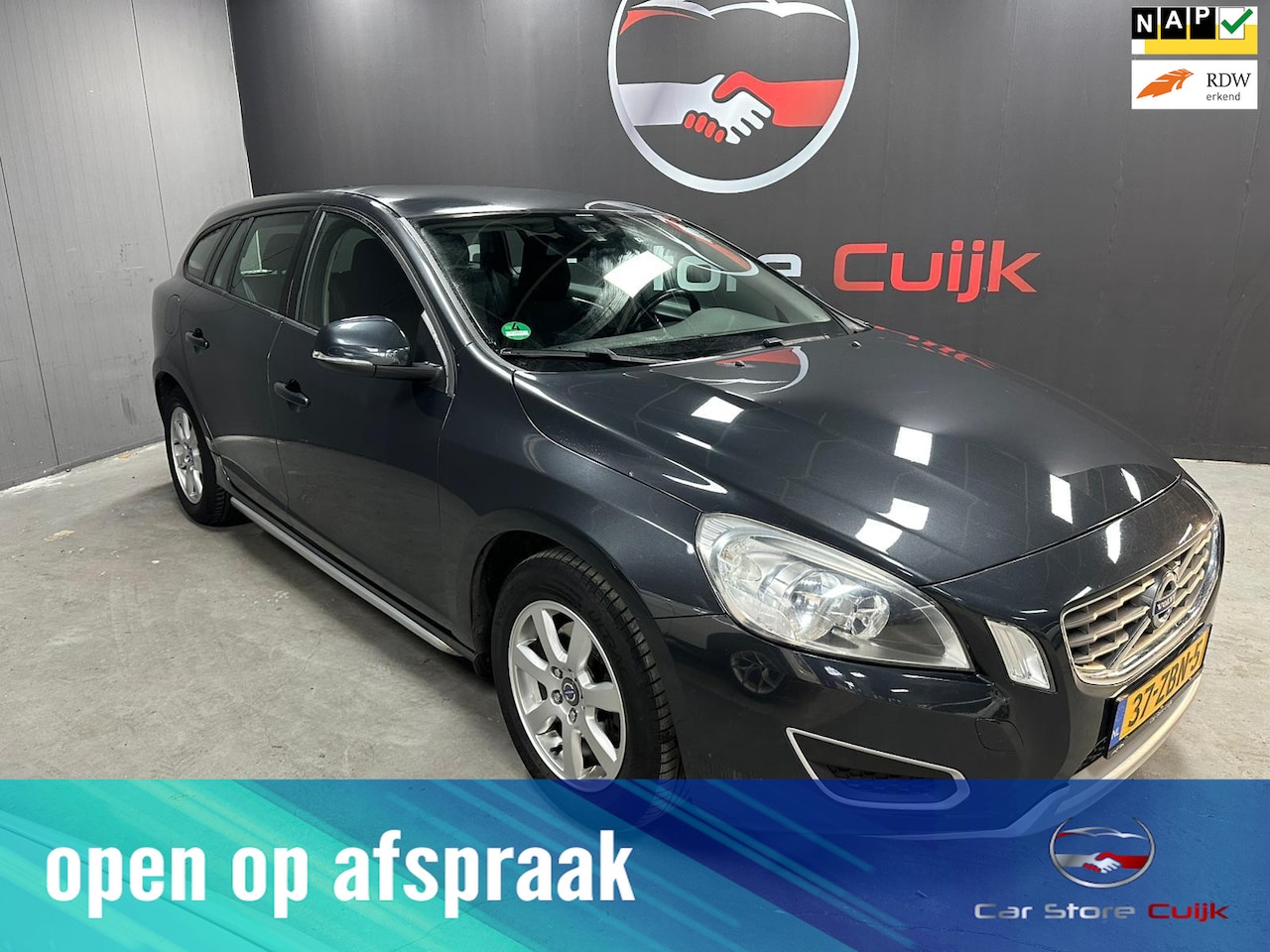 Volvo V60 - 1.6 T3 Kinetic | Automaat | Trekhaak | Cruise - AutoWereld.nl