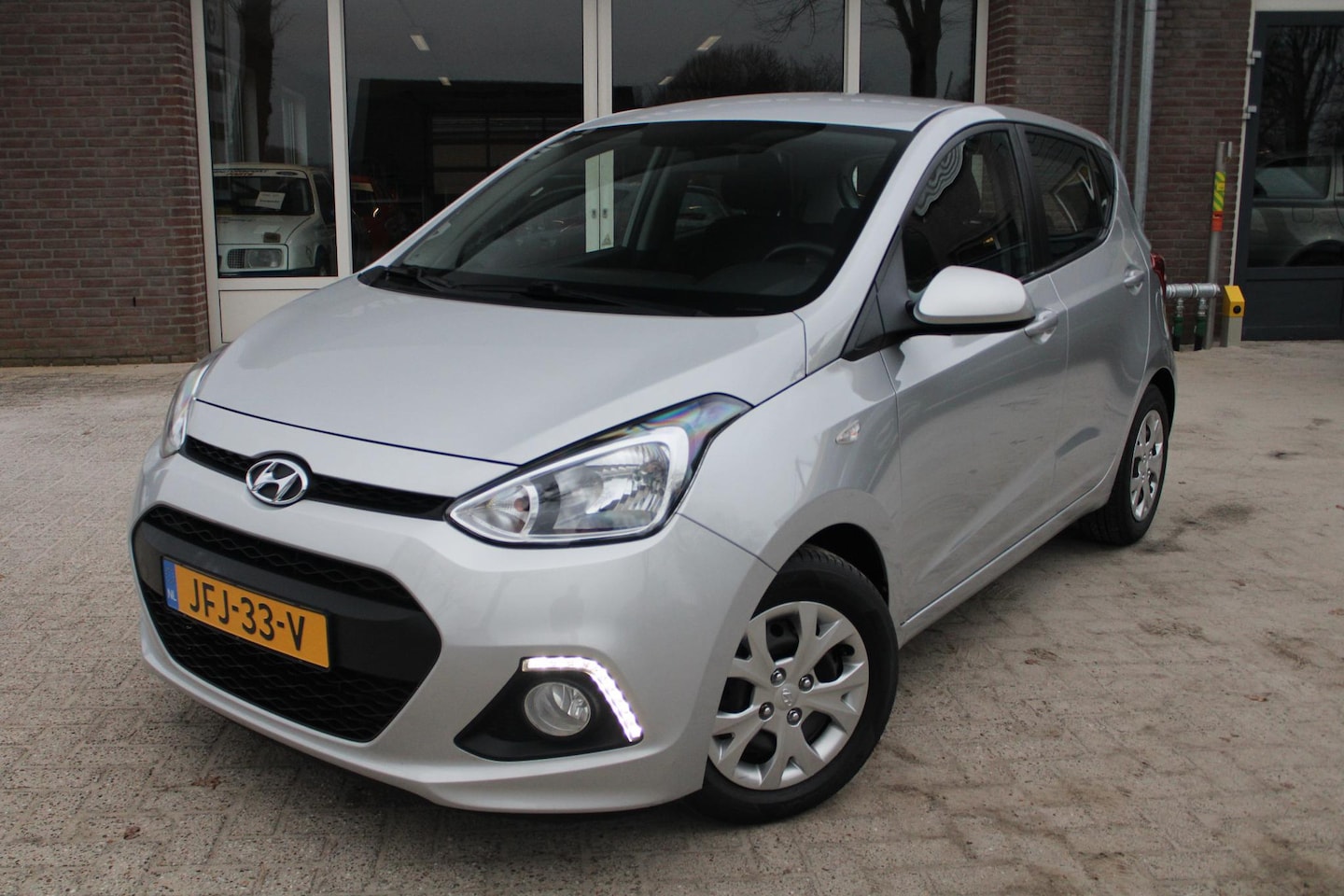 Hyundai i10 - 1.0i Parkeersens. A, Bluetooth, Airco, Cruise control, Stoelverwarming, Leder, Stuurverwar - AutoWereld.nl