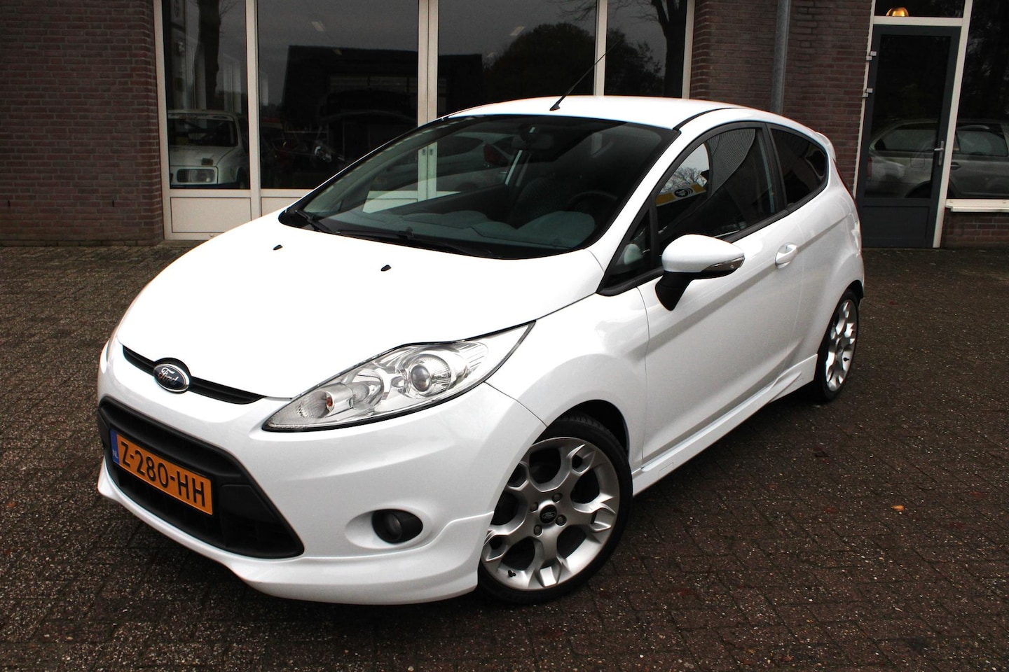 Ford Fiesta - 1.6 Sport Parkeersensoren A, Bluetooth, Sport exterieur, Airco, Leder, 17" LMV - AutoWereld.nl