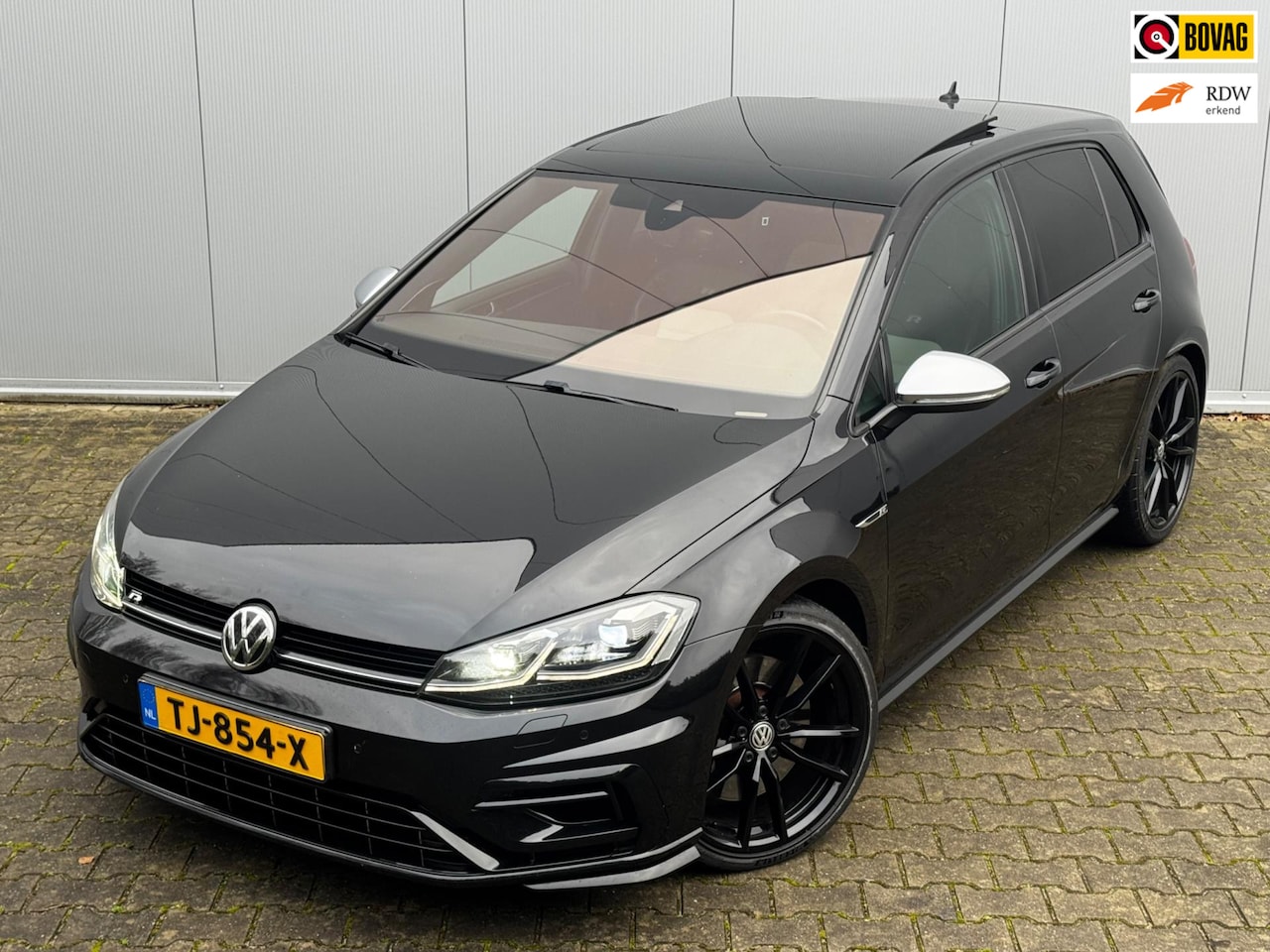Volkswagen Golf - 2.0TSI R 4MOTION 310PK PANO VIRTUAL DASH ADAPTIVE CRUISE CARPLAY LEDER ELEKTRISCHE VERSTEL - AutoWereld.nl