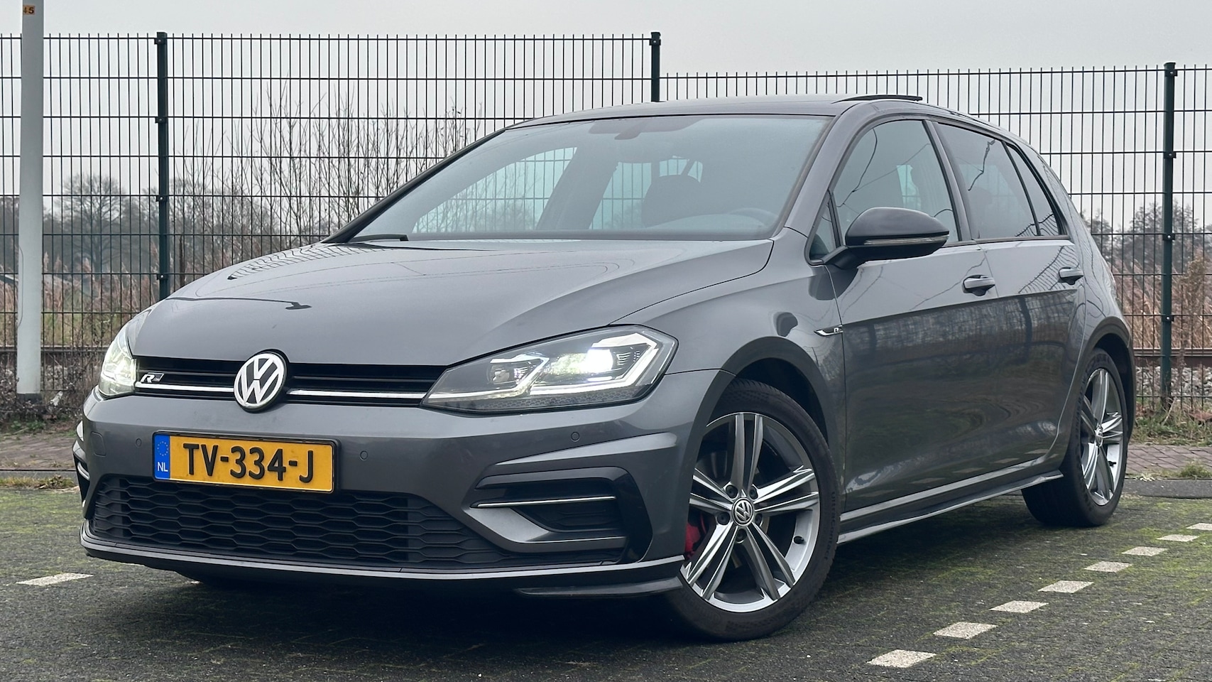 Volkswagen Golf - 1.5 TSI Highline 7.5 1.5 TSI 150pk DSG R-Line Pano/Adapt.Cruise/AppleCarplay/Navi - AutoWereld.nl