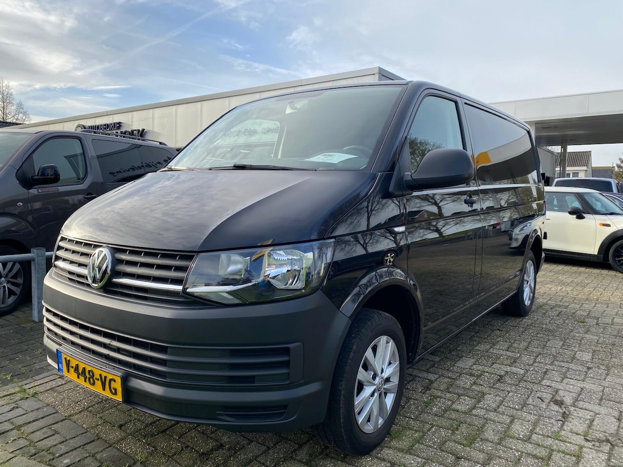 Volkswagen Transporter - 2.0 TDI L1H1 Bluemotion - AutoWereld.nl