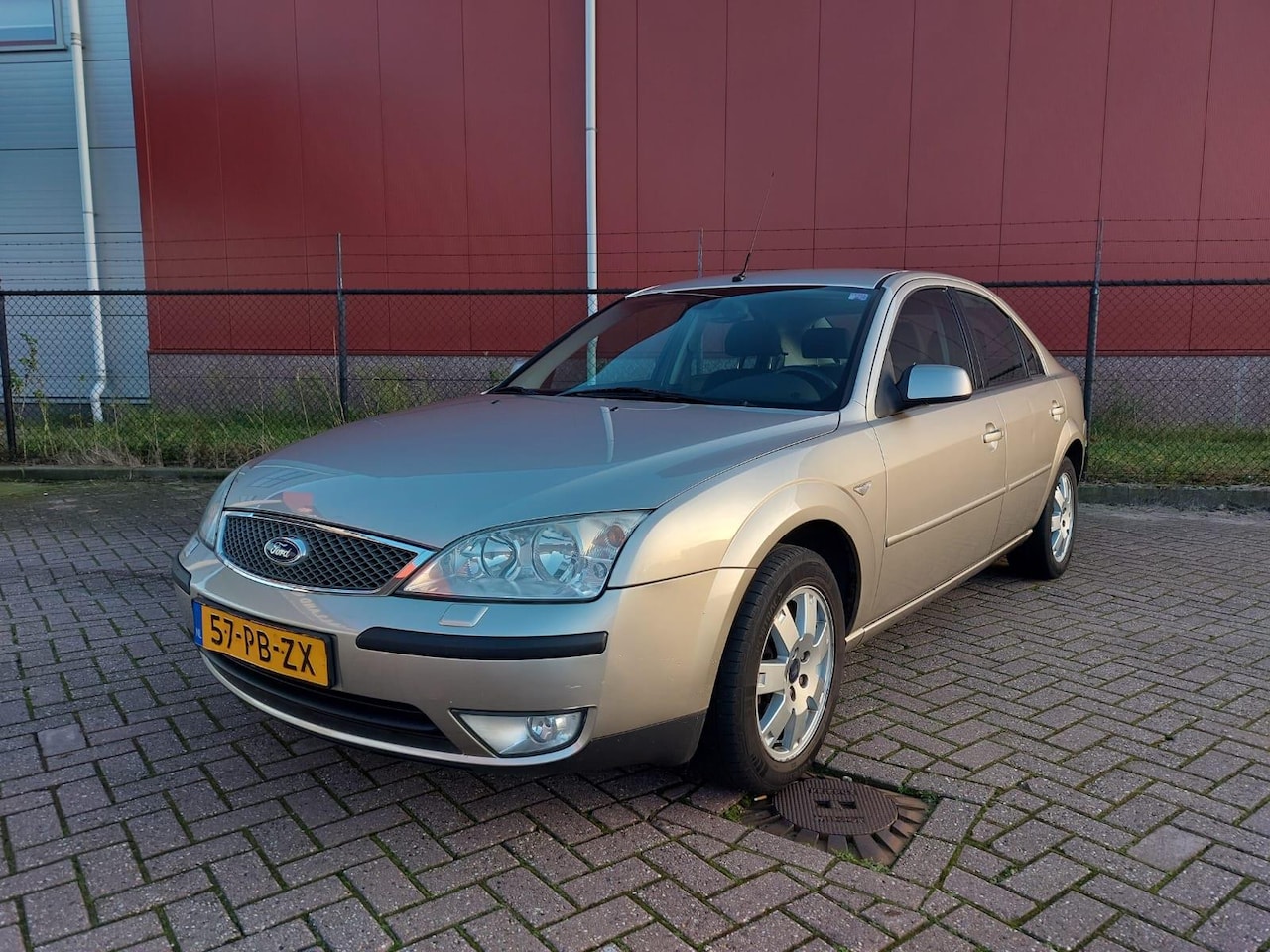 Ford Mondeo - 2.0-16V Futura 2.0-16V Futura - AutoWereld.nl