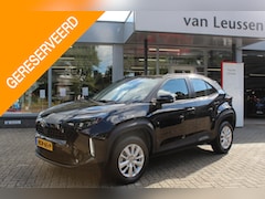Toyota Yaris Cross - 1.5 HYRBID 115 EL-A.KLEP HEAD-UP DISPLAY STOEL/STUUR & RUITENWISSER VERW. KEYLESS NAVI APP