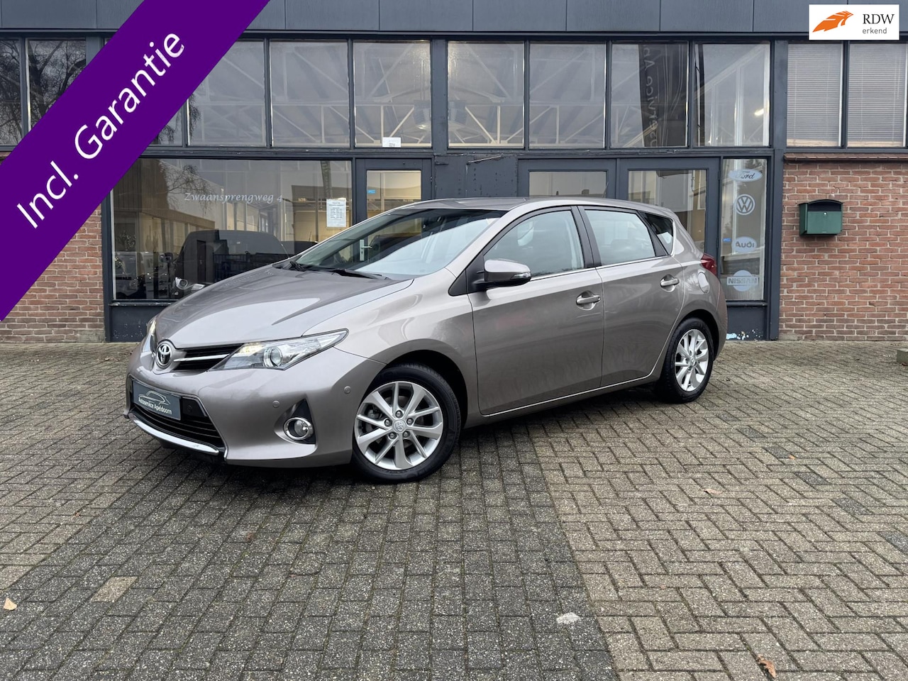 Toyota Auris - 1.6 Dynamic 1.6 Dynamic, Airco, Navi - AutoWereld.nl