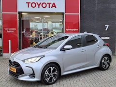 Toyota Yaris - 1.5 Hybrid 115 First Edition PDC VOOR EN ACHTER STUUR EN STOELVERWARMING ADAPTIVE CRUISE C