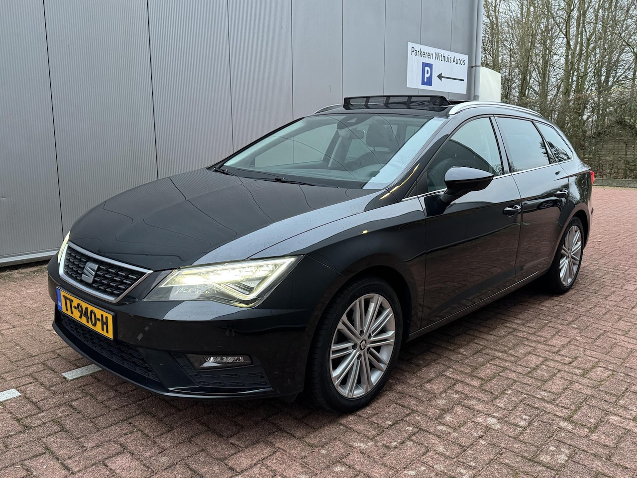 SEAT Leon ST - 1.5 TSI Xcellence DSG Virtual NAP Pano Trekhaak - AutoWereld.nl