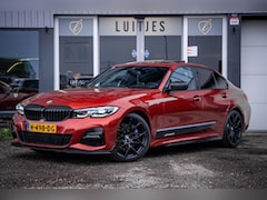 BMW 3-serie - 320i M-Performance I Schuifdak I Leder I BTW I HuD I 19'' I Sfeerverlichting I Org.NL I De