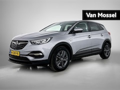 Opel Grandland X - 1.2 Turbo 120 Jaar Edition | 130pk | Navigatie | Trekhaak |