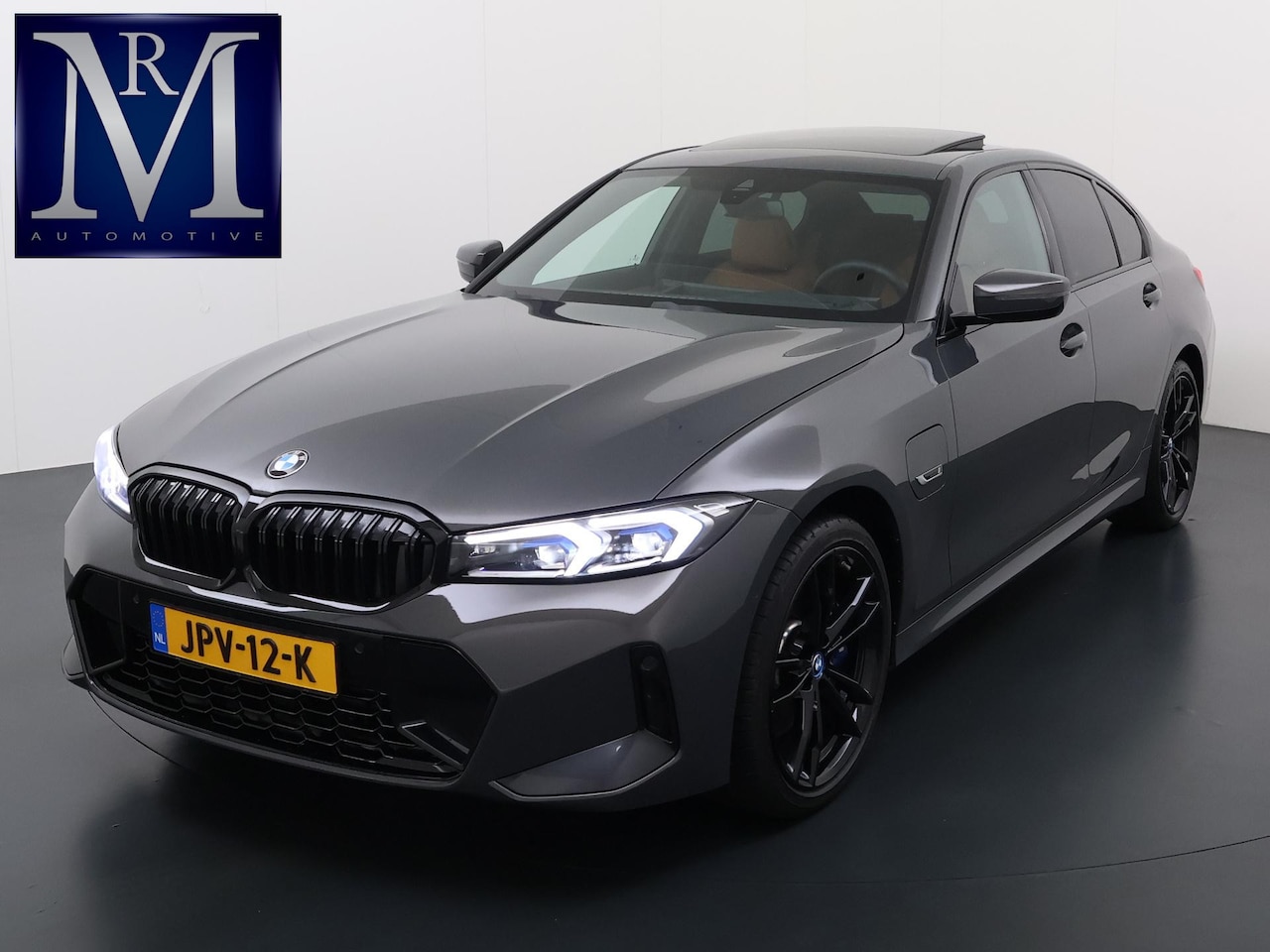 BMW 3-serie - 330e High Executive VAN: €45.900,- VOOR: €41.877,- UW EINDEJAARSVOORDEEL: €4.023| M SPORT - AutoWereld.nl