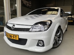 Opel Astra GTC - 2.0 T OPC Nürburgring edition nr 497 van 835 , Recaro, 240pk