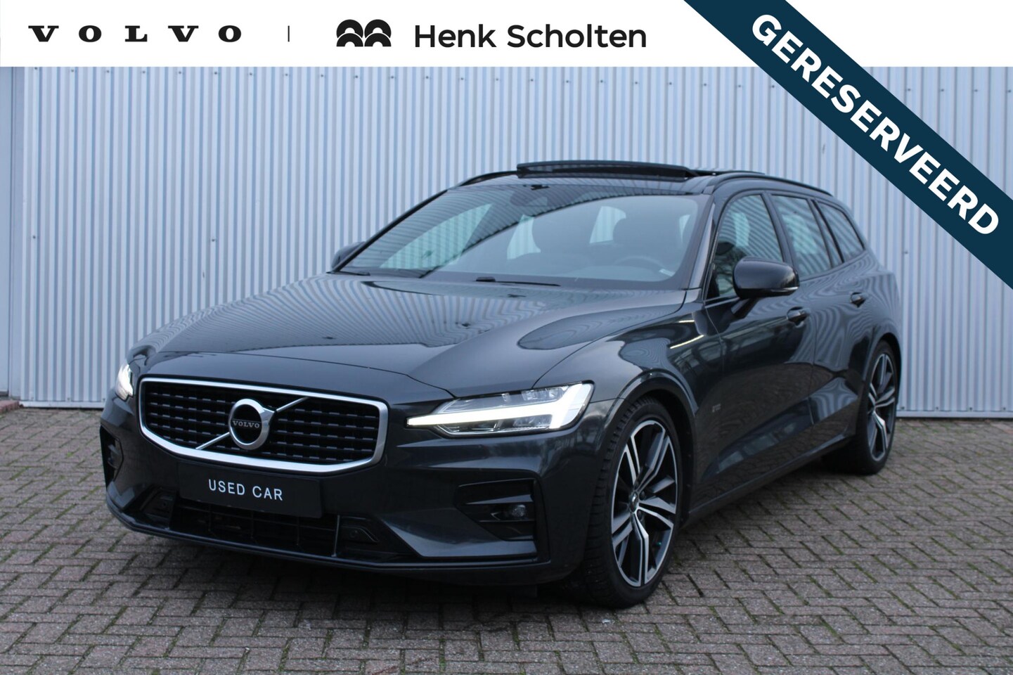 Volvo V60 - 2.0 T4 R-Design | Panoramadak | Semi elektrische trekhaak | Adaptieve cruise control | Sta - AutoWereld.nl