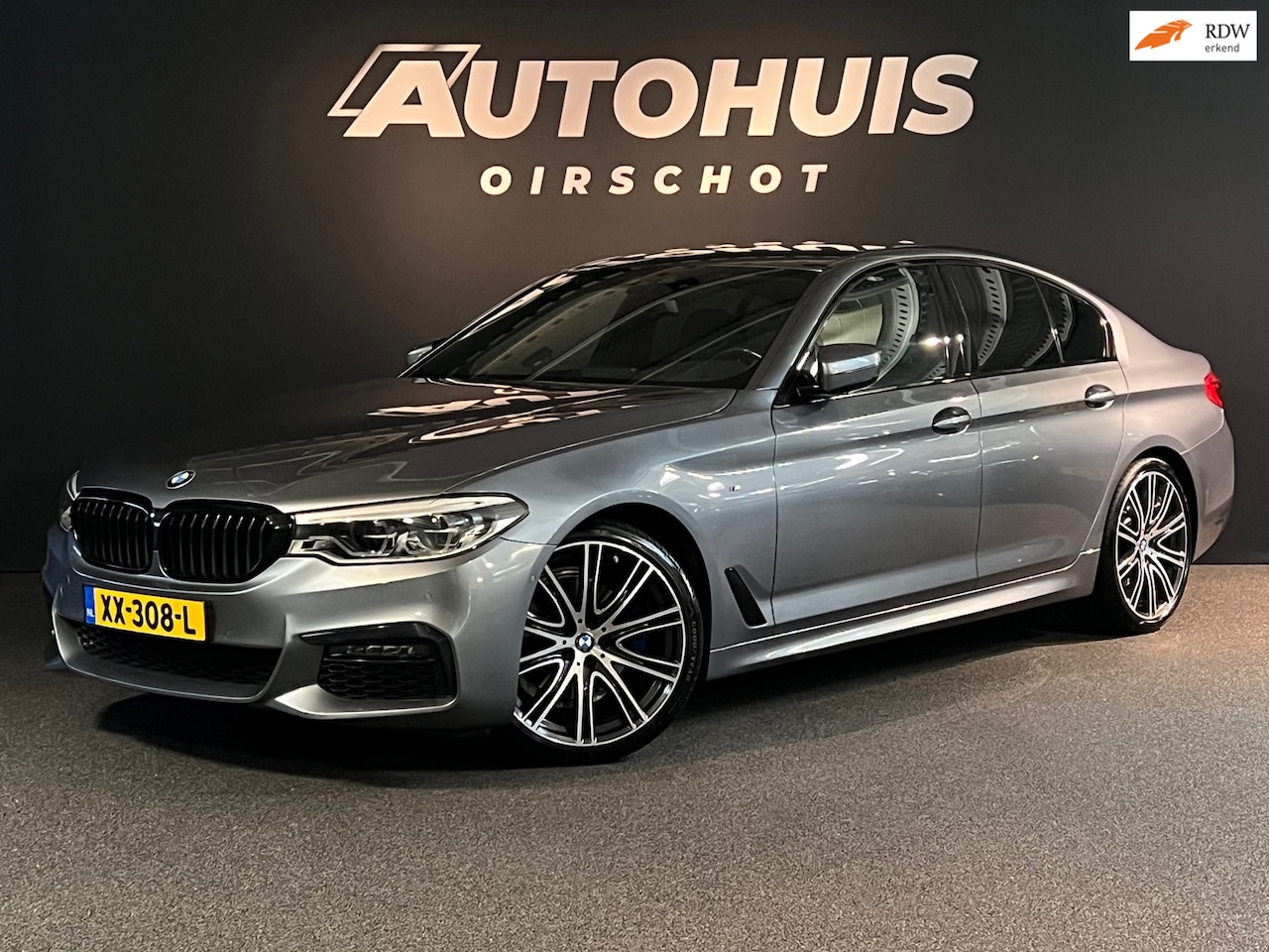 BMW 5-serie - 520i High Executive Edition M Lederen memoryseats/ HeadUp/ Ambient light/ 20"/ Led - AutoWereld.nl