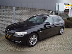 BMW 5-serie Touring - 528i High Executive Autom Panodak Leder Navi Camera Clima Xenon Cruise 2x PDC Head-Up LMV