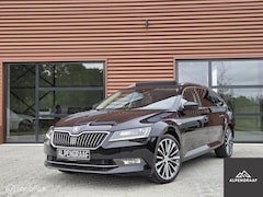 Skoda Superb Combi - 2.0 TSI 280PK 4x4 Laurin & Klement 280pk |Trekhaak|Pano|Adaptieve cruise control |Camera|