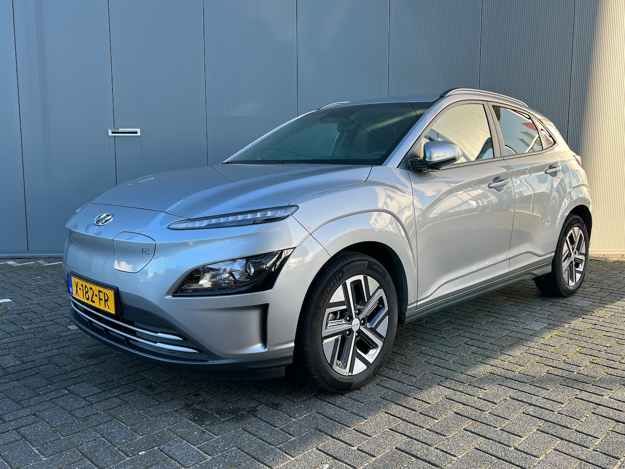 Hyundai Kona Electric - EV Pure 64 kWh 204pk | LED | Camera | Climate | Carplay | Keyless entry | Navigatie | 17" - AutoWereld.nl