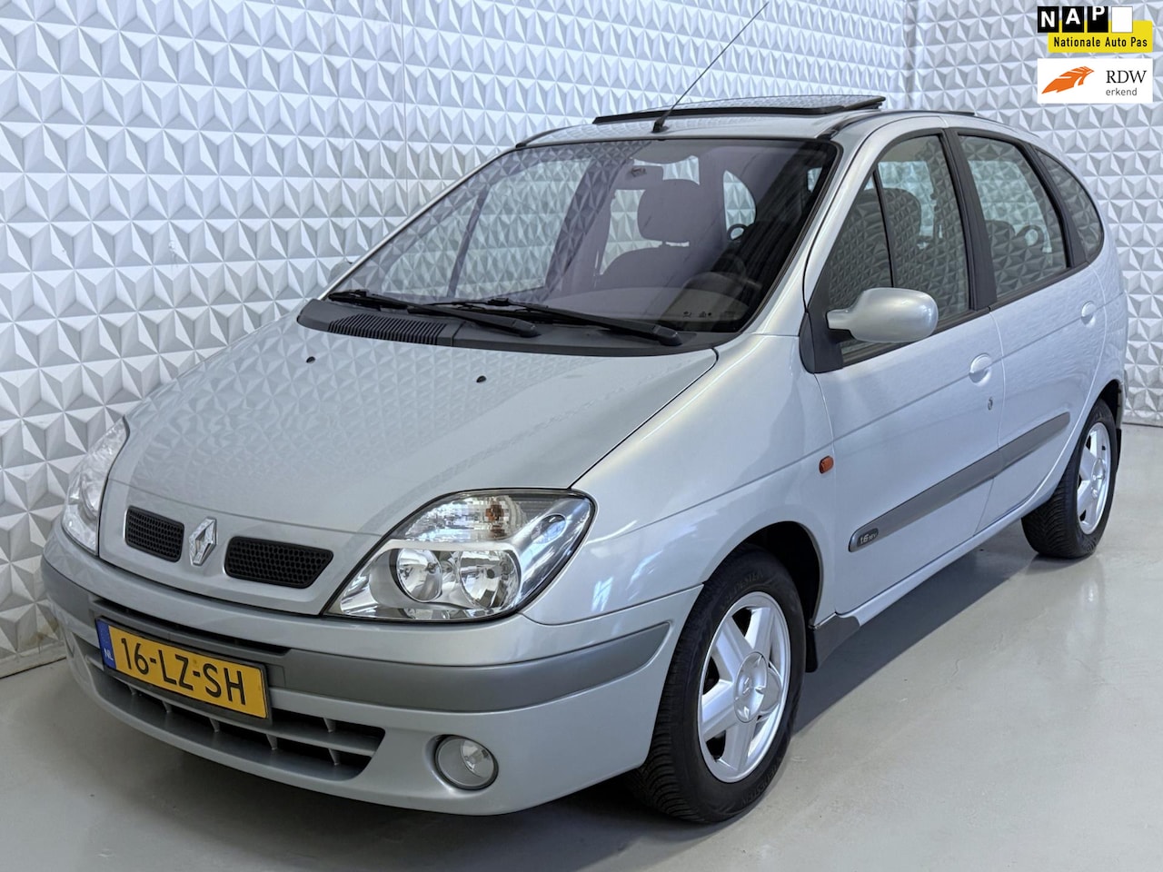 Renault Scénic - 1.6-16V Expression + VEEL opties! 179.000km (2003) - AutoWereld.nl