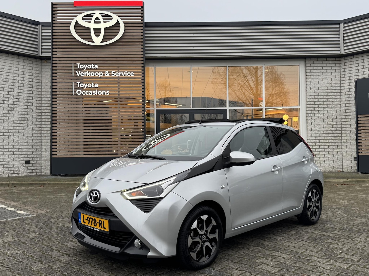 Toyota Aygo - 1.0 VVT-i x-joy cabrio 1.0 VVT-i x-joy cabrio - AutoWereld.nl
