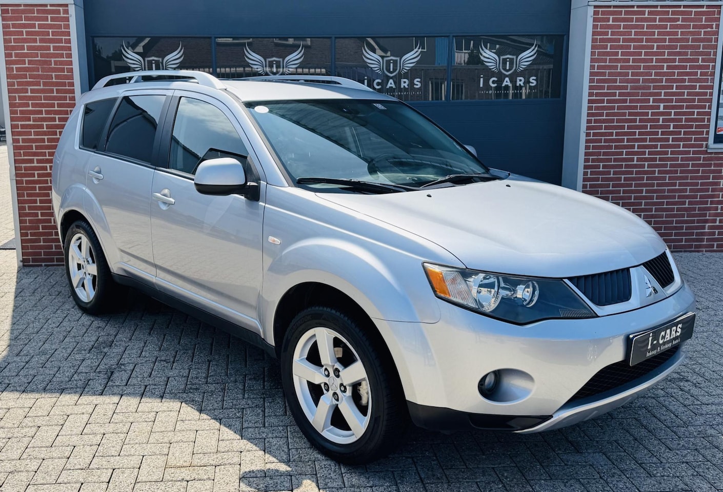 Mitsubishi Outlander - 2.4 Intense+ 7 zits Navigatie Carplay NAP - AutoWereld.nl