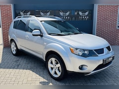 Mitsubishi Outlander - 2.4 Intense+ 7 zits Navigatie Carplay NAP