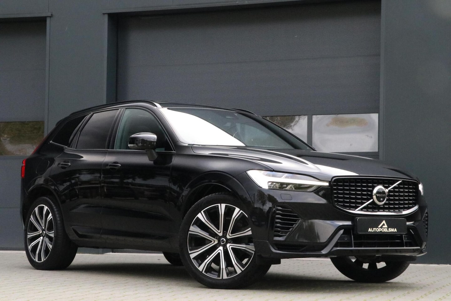 Volvo XC60 - 2.0 T6 Recharge AWD |Plus Dark| Panodak 360View AdaptivCruise Harman/Kardon Stoelventilati - AutoWereld.nl