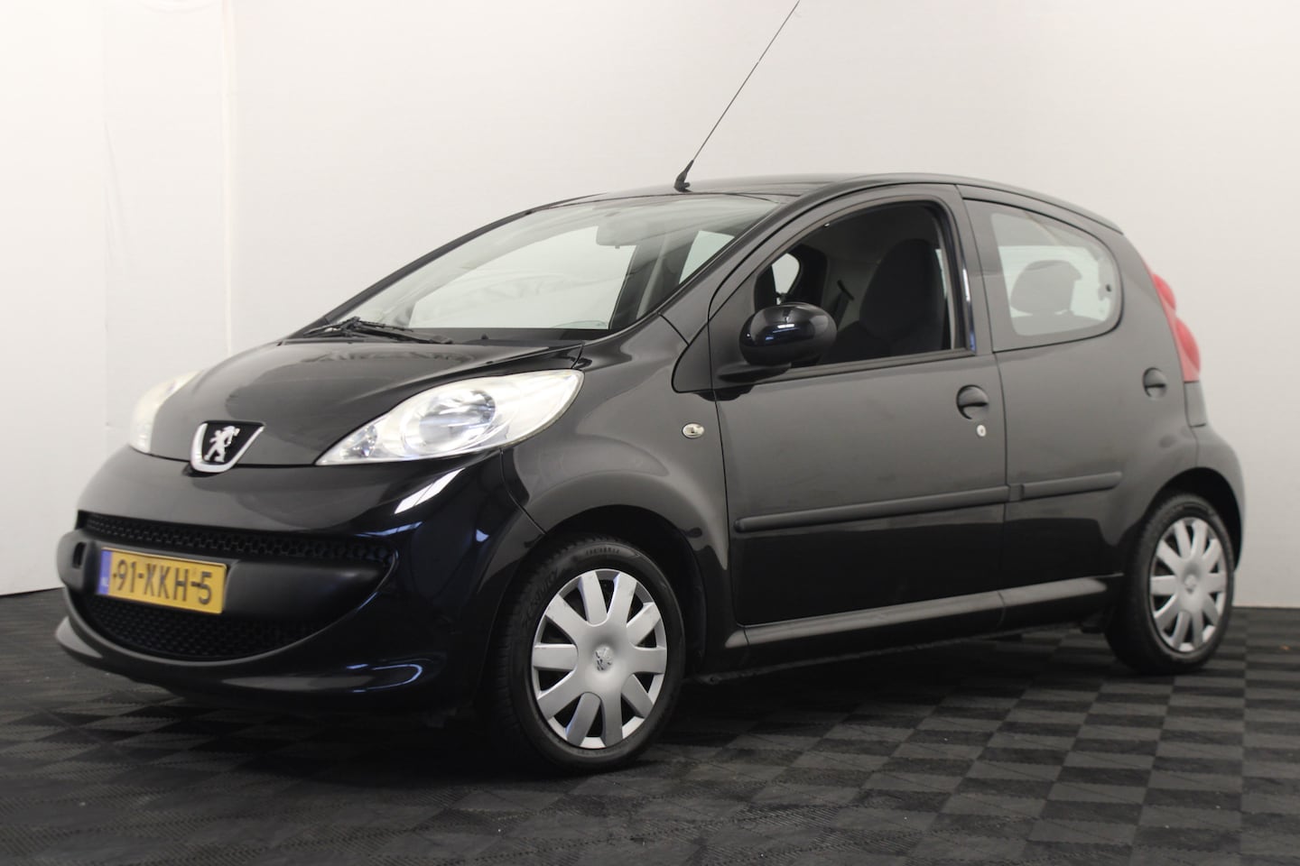 Peugeot 107 - 1.0-12V XR 1.0-12V XR - AutoWereld.nl