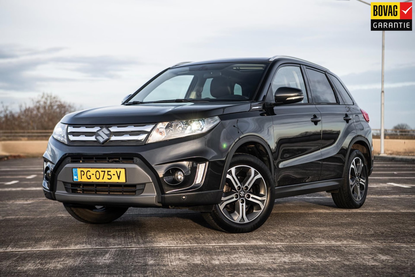 Suzuki Vitara - 1.6 High Executive Allgrip | Airco/Clima | Panoramadak | Camera | Stoelverwarming | Trekha - AutoWereld.nl