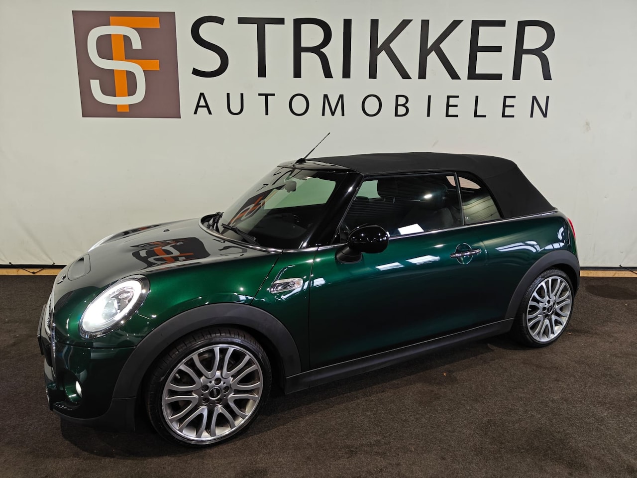 MINI Cabrio - 2.0 Cooper S Chili Serious Business Mini 2.0 Cooper S Chili Serious Business - AutoWereld.nl