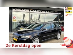 Volvo V50 - 2.4 Momentum Aut. Clima Cruise Trekhaak NAP NL-Auto Dealerondrhouden