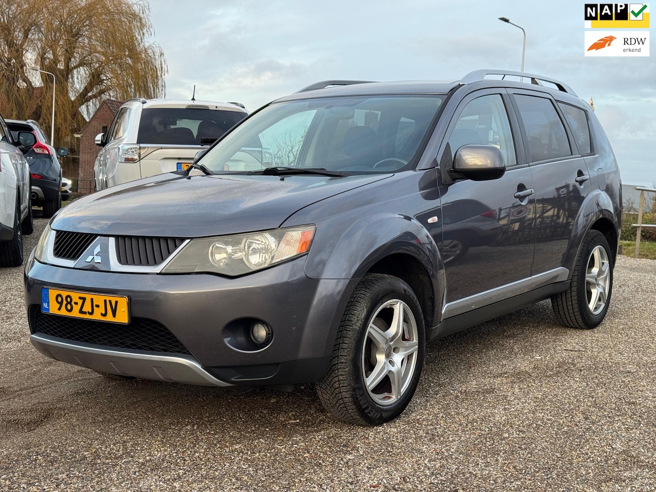 Mitsubishi Outlander - 2.4 Intro Edition 2WD Airco Cruise PDC LMV Nieuwe APK Nette Auto - AutoWereld.nl