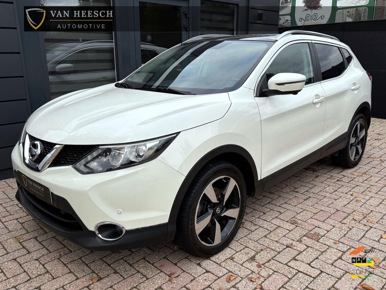 Nissan Qashqai - 1.2 Premium Edition | Navi Panoramadak Camera - AutoWereld.nl