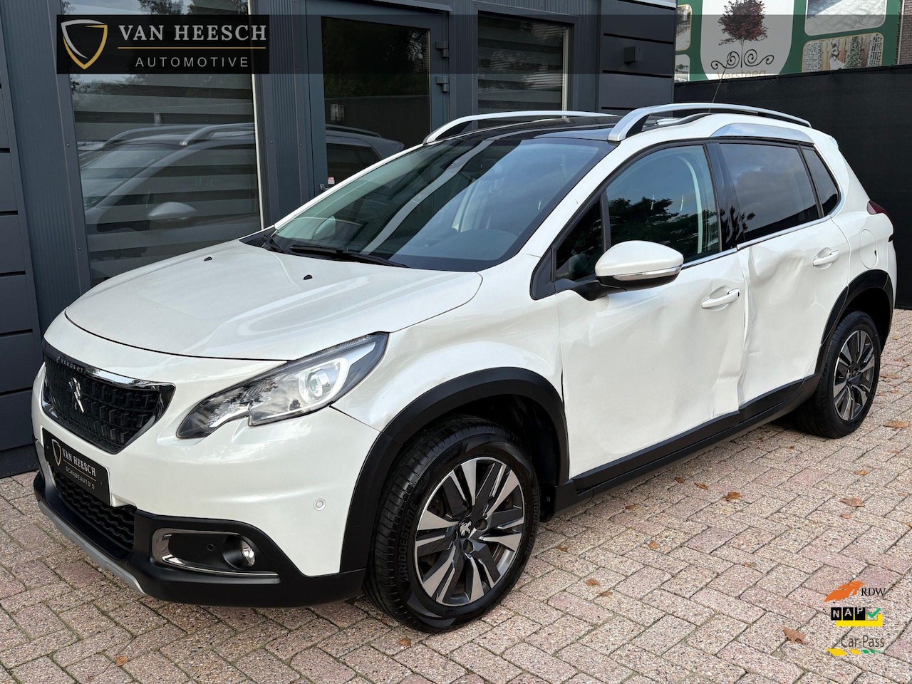 Peugeot 2008 - 1.2 PureTech Allure | Navi Panoramadak Camera - AutoWereld.nl