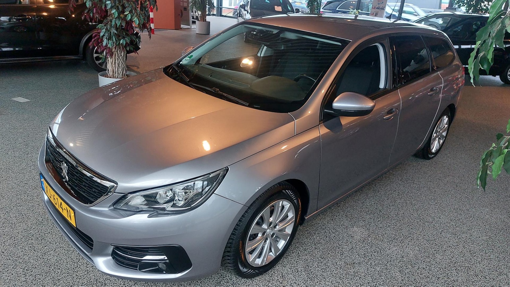 Peugeot 308 SW - 1.2 E-THP 130PK - AutoWereld.nl