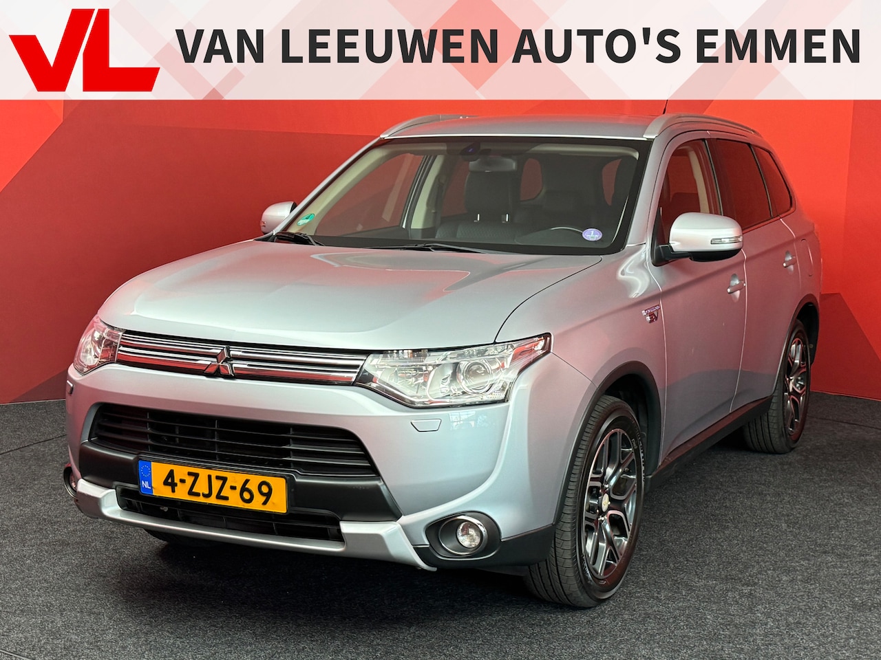 Mitsubishi Outlander - 2.0 PHEV Executive Edition X-Line | Cruise control | Electronic climate controle | Trekhaa - AutoWereld.nl