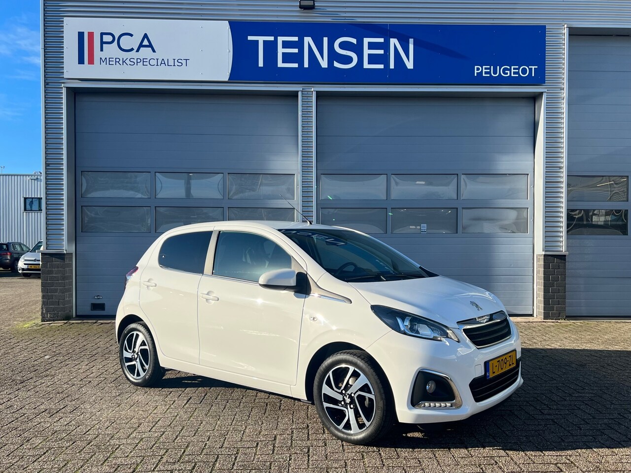 Peugeot 108 - 1.0 e-VTi Allure | Trekhaak | Achteruitrijcamera | Climate control | Snelheidsbegrenzer | - AutoWereld.nl