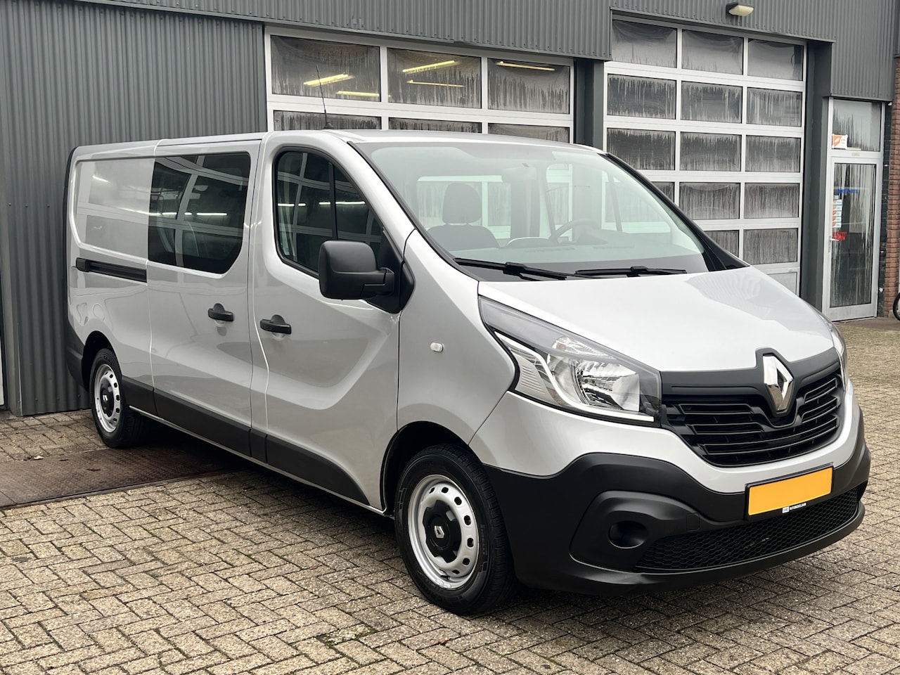 Renault Trafic - 1.6 dCi T29 L2H1 DC Marge Btw / Bpm vrij Airco Cruise controle Navigatie 5-Persoons Dubbel - AutoWereld.nl