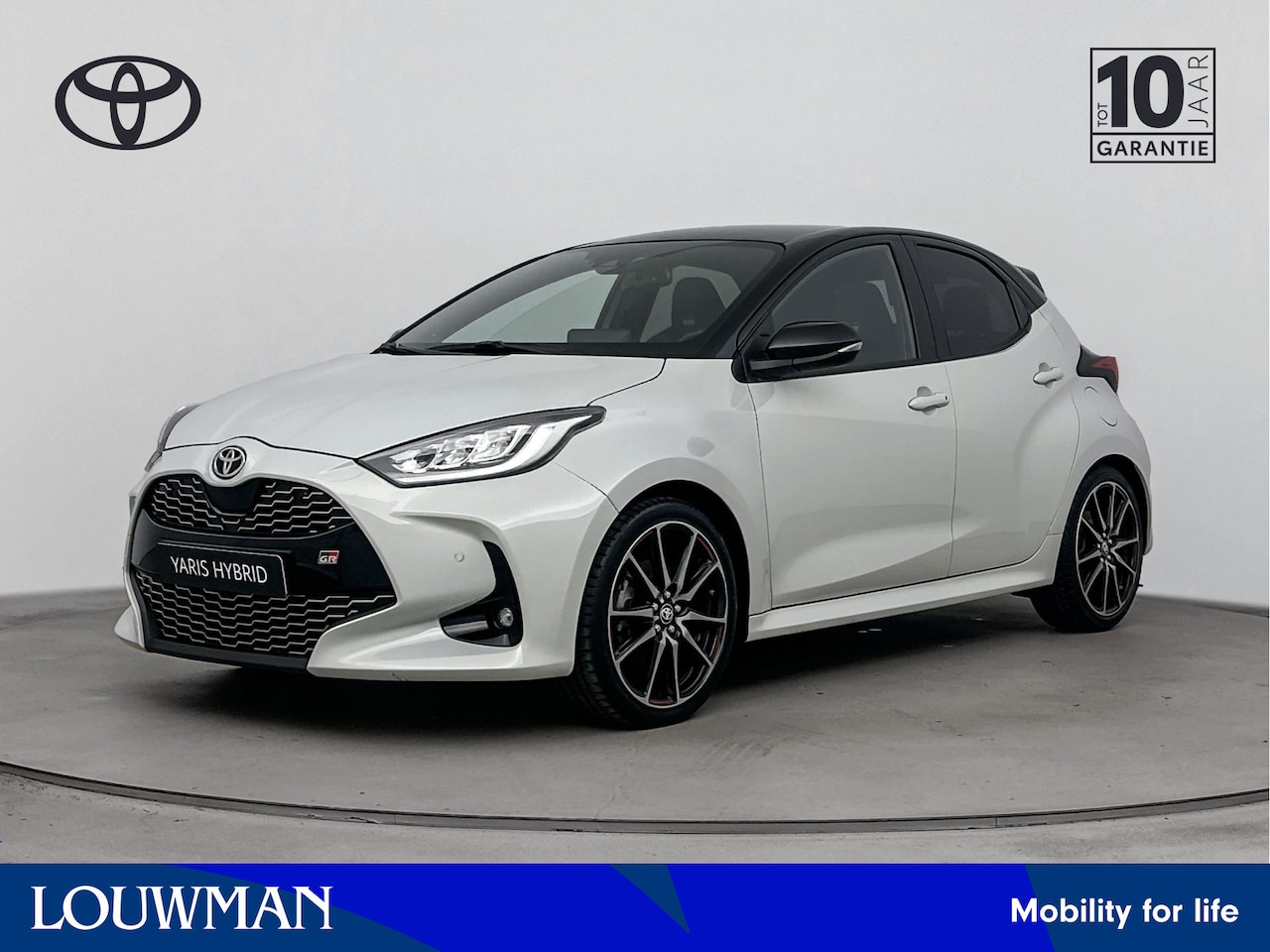 Toyota Yaris - 1.5 Hybrid GR Sport Limited | HUD | Dodehoekdetectie | 18'' Lichtmetalen Velgen | Panorama - AutoWereld.nl