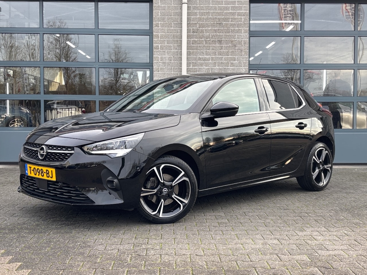 Opel Corsa - 1.2 GS Line|PANORAMADAK|STOELVERWARMING| - AutoWereld.nl
