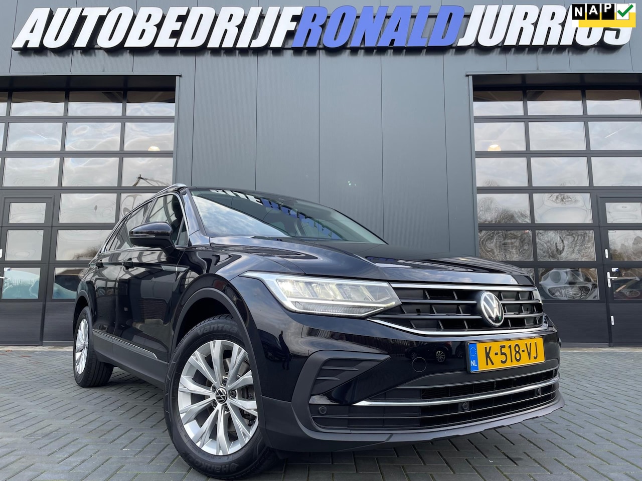 Volkswagen Tiguan - 1.5 TSI Life Business NL.Auto/Virtual Cockpit/Carplay/Full Led/Climatronic/1Ste Eigenaar/D - AutoWereld.nl