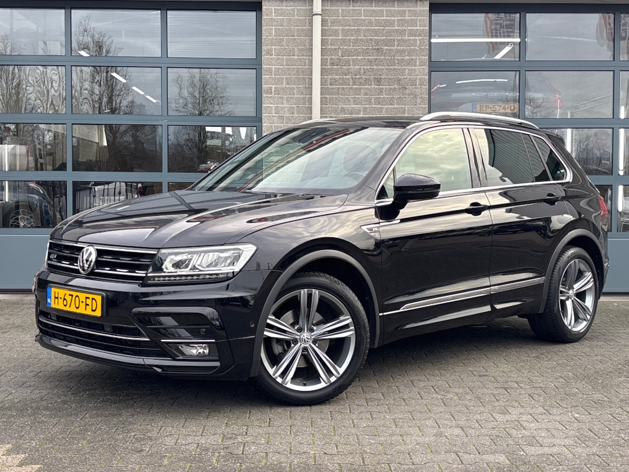 Volkswagen Tiguan - 1.5 TSI ACT Highline Business R-LINE | ELEK TREKHAAK | - AutoWereld.nl
