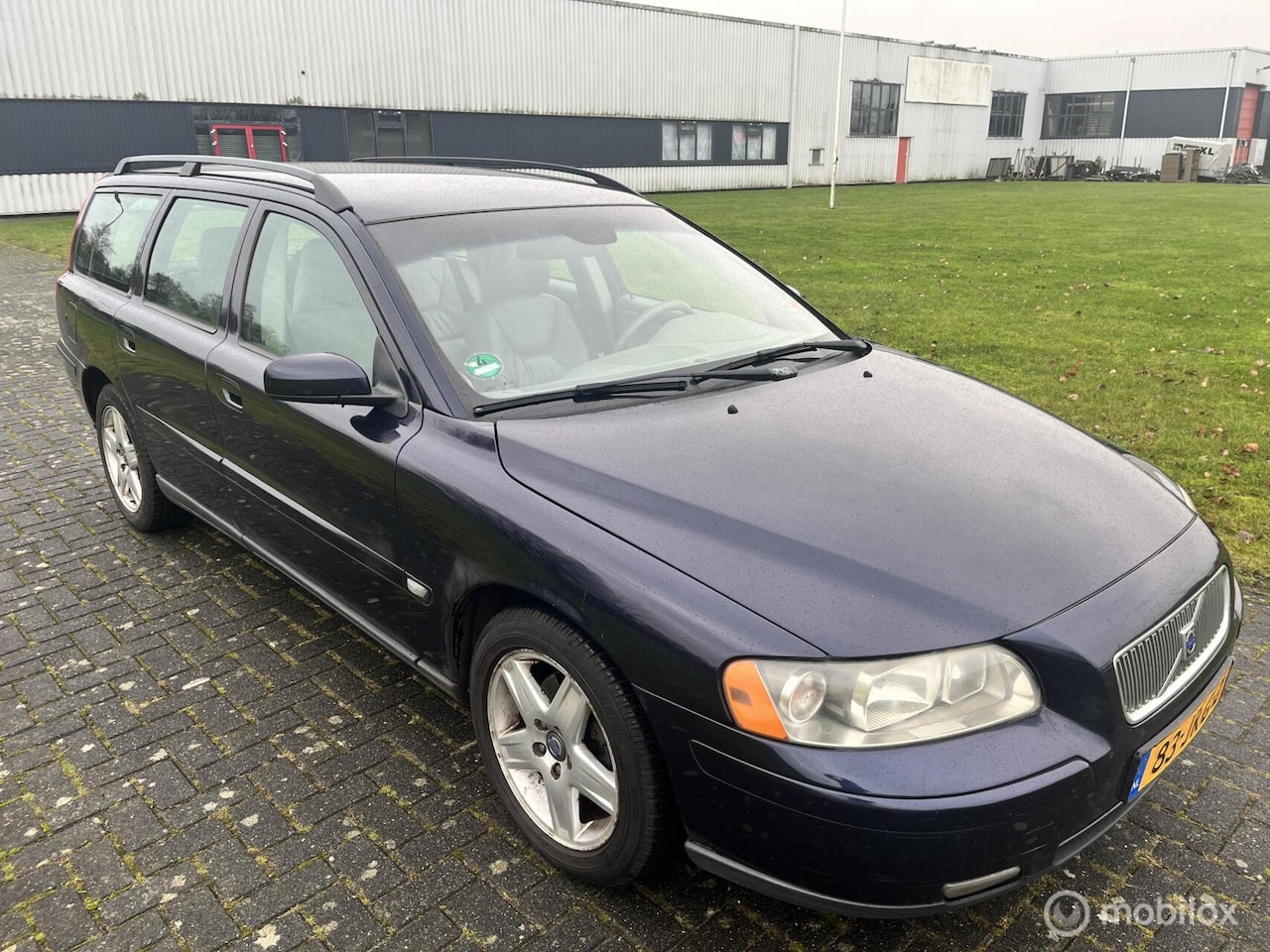 Volvo V70 - 2.4D Momentum / Leder / Airco / Cruise / Trekhaak / - AutoWereld.nl