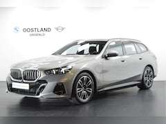 BMW 5-serie Touring - 530e M Sport Automaat / Adaptieve LED / Parking Assistant Plus / Live Cockpit Professional