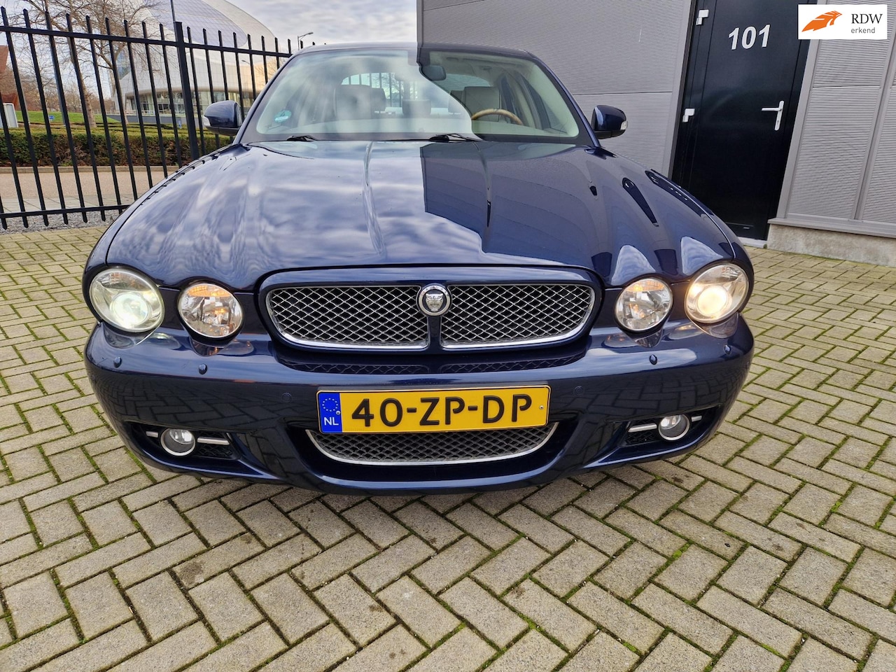 Jaguar XJ - 2.7D V6 Sovereign LWB 2.7D V6 Sovereign LWB - AutoWereld.nl
