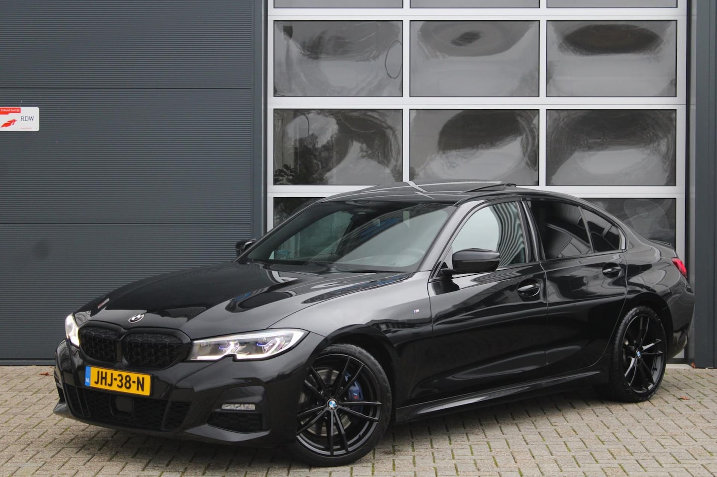 BMW 3-serie - 330i M-Sport | Pano | ACC | Memory | Laser | HUD - AutoWereld.nl